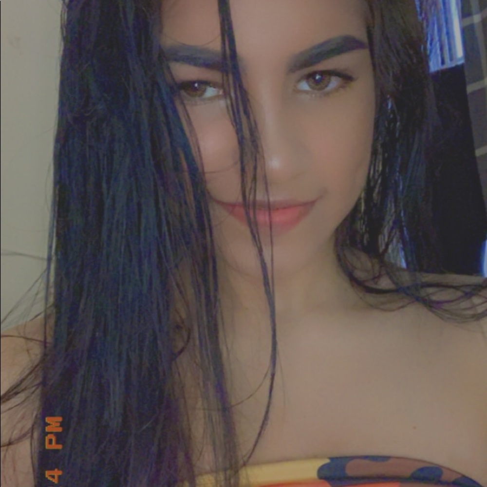 Meet your Posher, Yamile